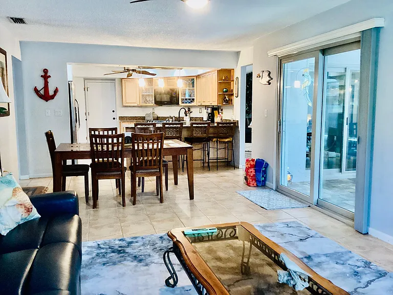 921 Cypress Wood Ln — Photo 32