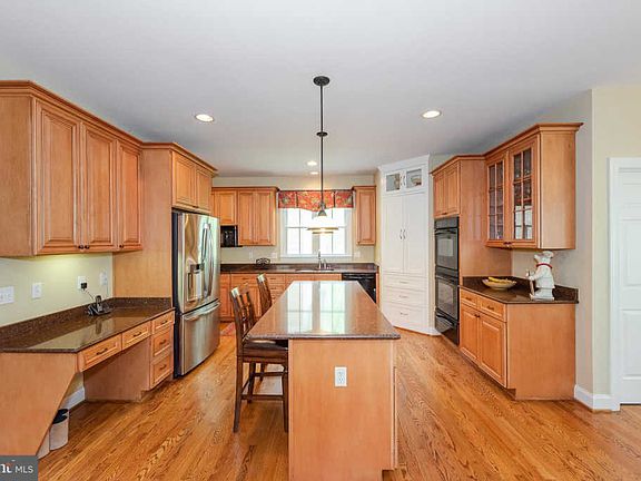 2nd image of 3422 Deanwood Ave