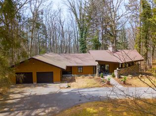 211 Whistle Stop Rd, Pittsford, NY 14534