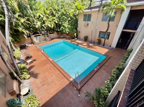 218 Santillane Ave #11, Miami, FL 33134