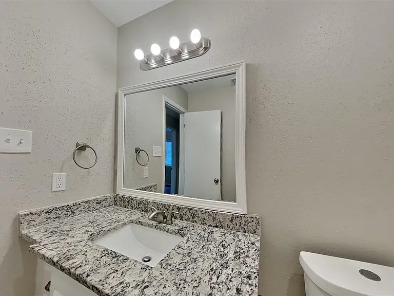 13215 Noblecrest Dr — Photo 16