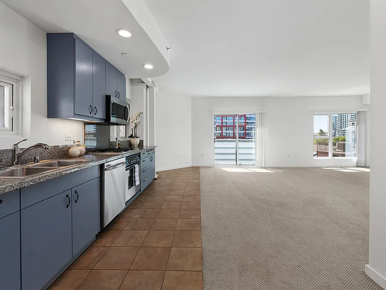 550 15th St #401 — Photo 9
