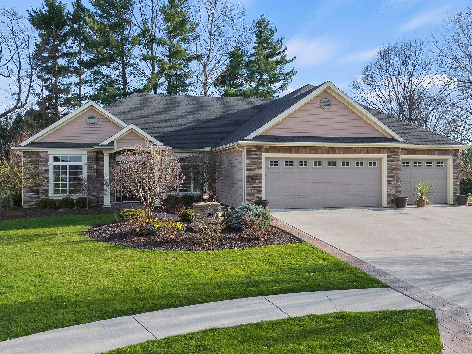 15804 Weston Gln, Huntertown, IN 46748 Zillow