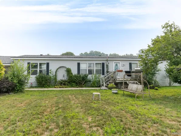 6721 Senate St #406, Belleville, MI 48111