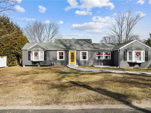 495 Wilbur Ave, Cranston, RI 02921