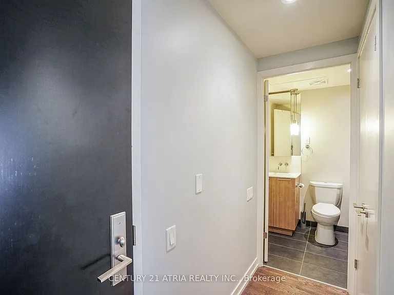 650 King St W #311 — Photo 6