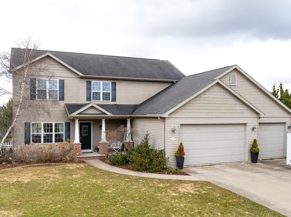 2195 Shadow Bend Ct, Neenah, WI 54956