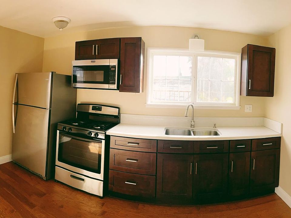 1st image of 2912 W 59th St