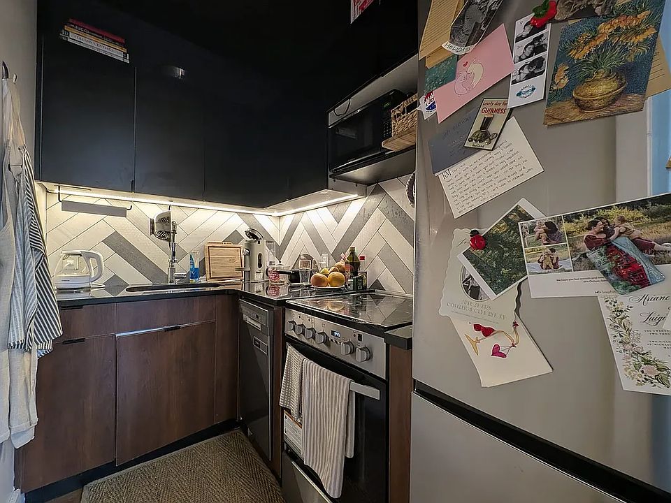 2nd image of 1354 Jefferson Ave #5B