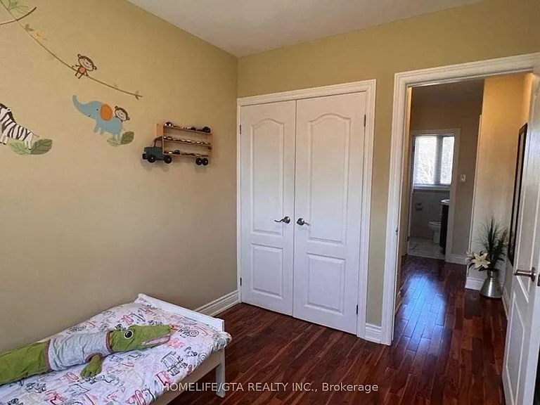 23 Benfrisco Cres — Photo 7