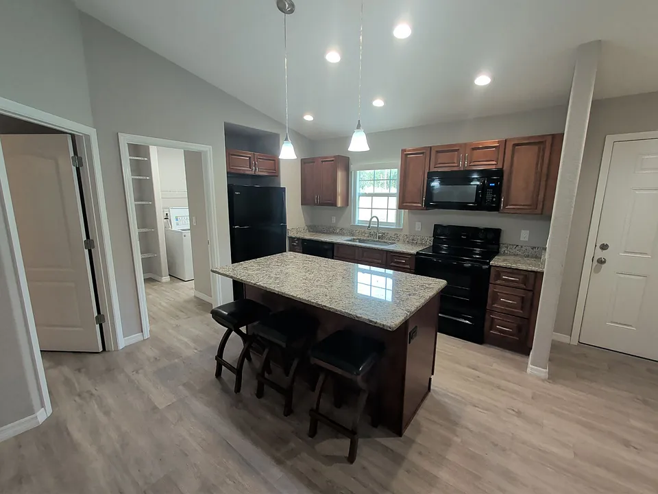 9531 N Travis Dr