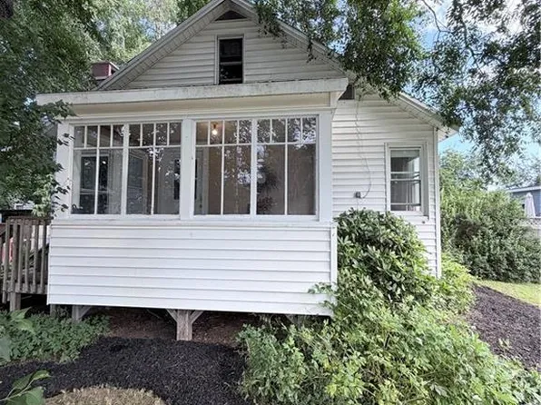 123 Henry St, Fredericton, NB E3A 3H9