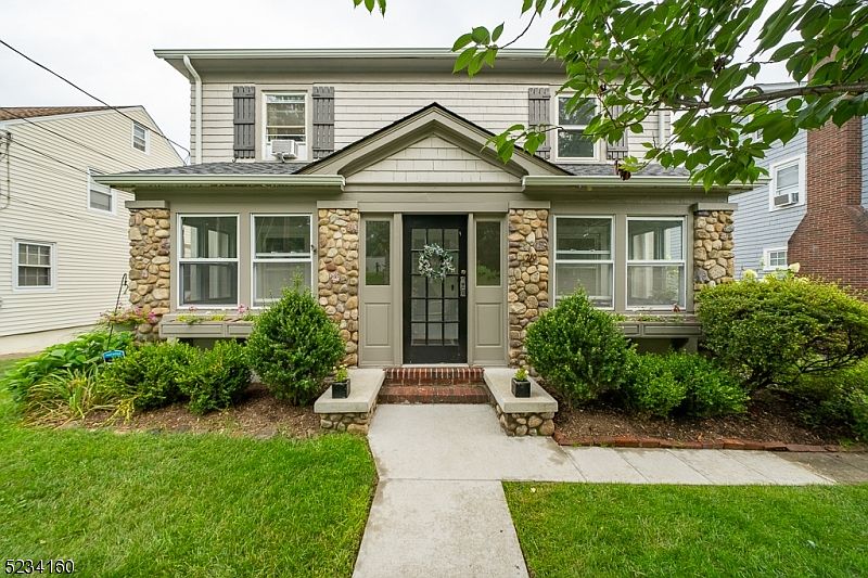 1st image of 210 Kings Rd