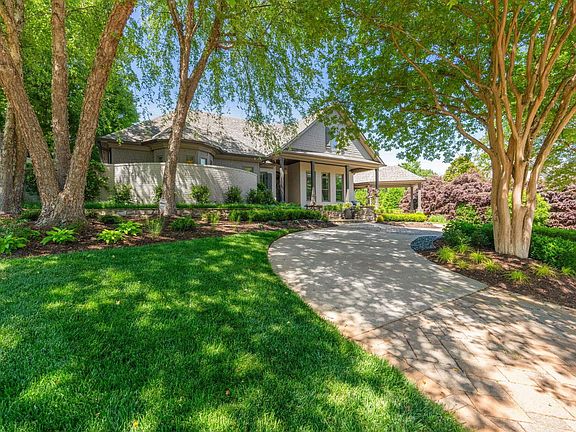 3rd image of 305 Chancery Ln