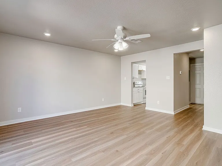 105 SE Gardens Blvd #111 — Photo 14