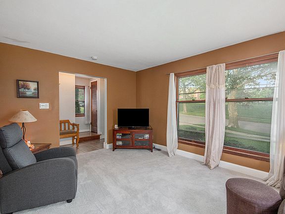 5th image of 1400 Burke Ave NE