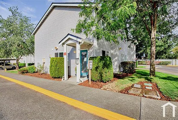 1402 Harrison Ave — Photo 4