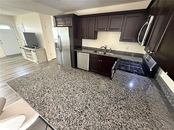 2nd image of 6636 Bishop Rd
