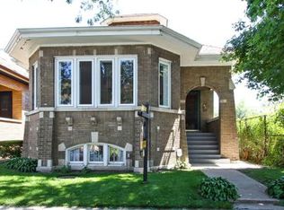 6111 N Artesian Ave, Chicago, IL 60659