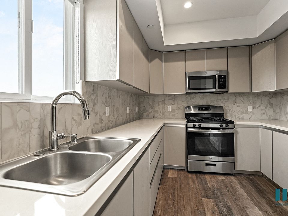 Kitchen with Energy-Efficient Appliances and Ample Cabinet Storage