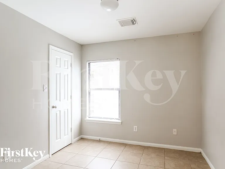 2935 La Estancia Ln — Photo 7
