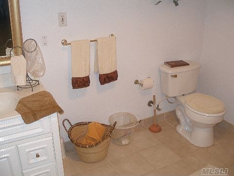 5th image of 996 Barth Dr