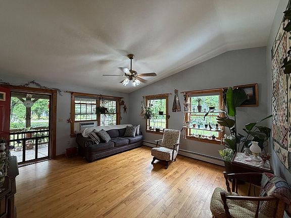 5th image of 323 Hudson Road