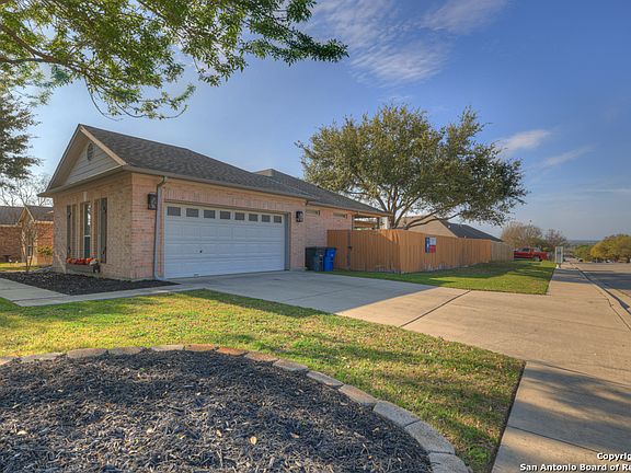 4th image of 1610 SUNBLOSSOM CIR