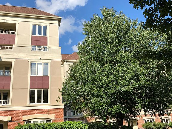 5th image of 10 Longwood Dr Unit 212