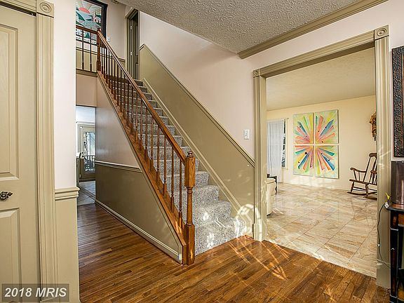 3rd image of 1016 Summer Hill Dr