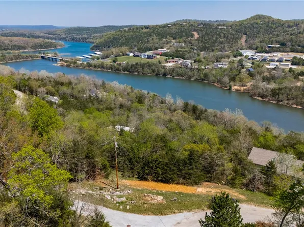 30 Deer Run Dr #12, Eureka Springs, AR 72631