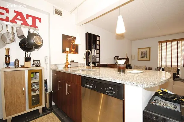 Sold by Sotheby's International Realty | media 7