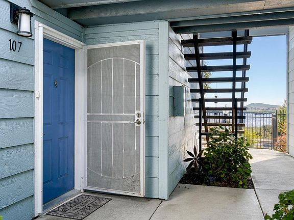 3rd image of 107 Lighthouse Drive