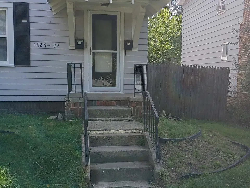 1427 Royalton Rd