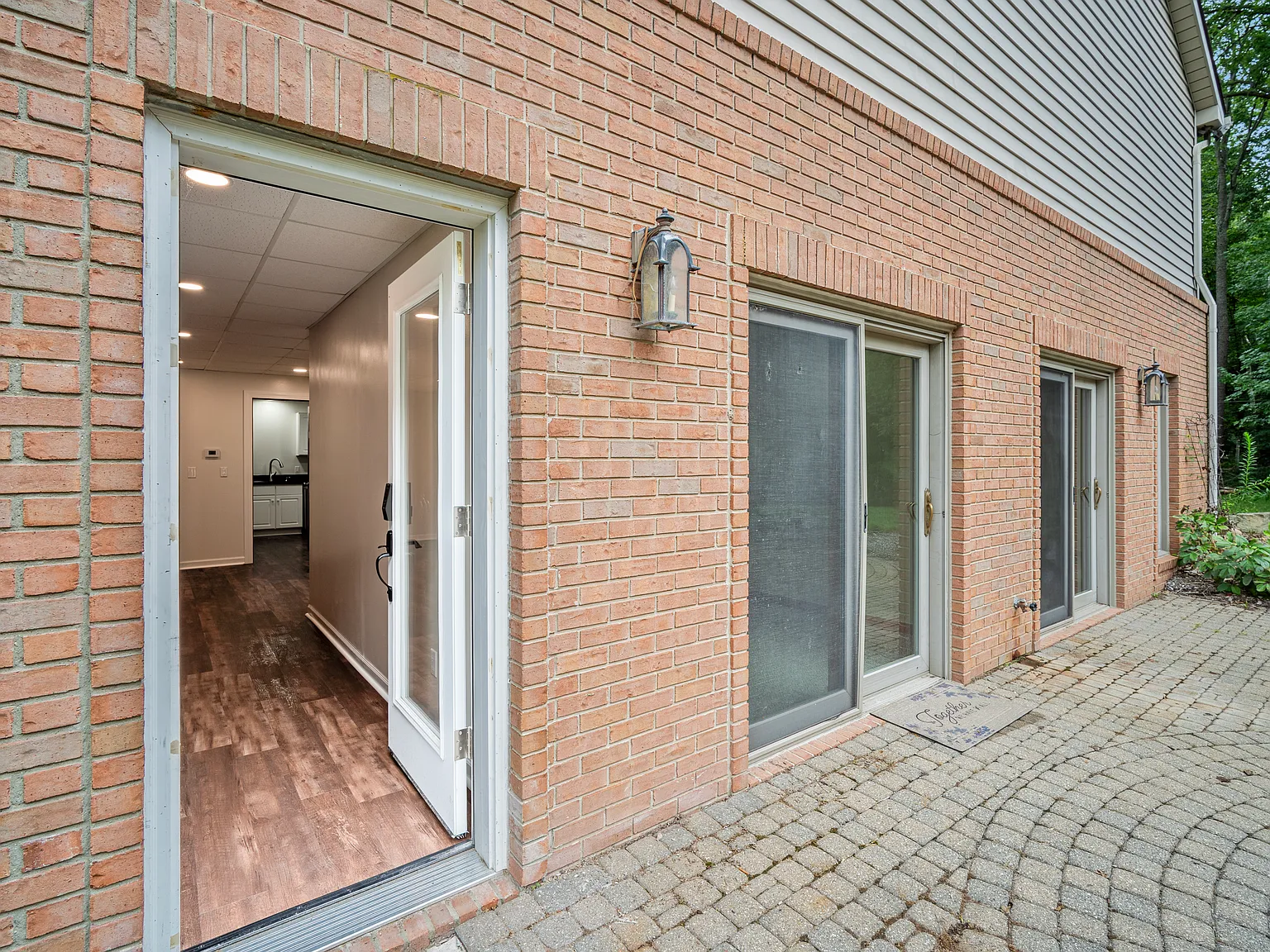 3 bed, 1700 sqft, $2,300 — Photo 2