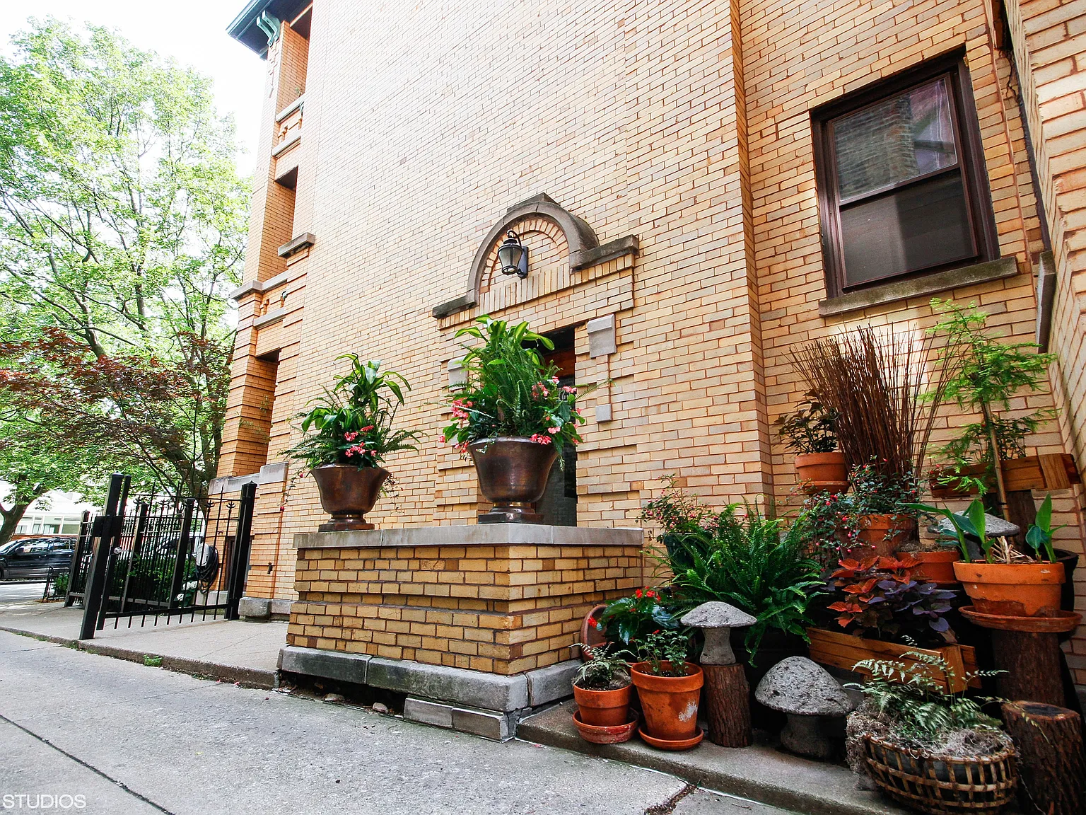 2 bed, 1.5 bath, 1600 sqft, $3,825 — Photo 4