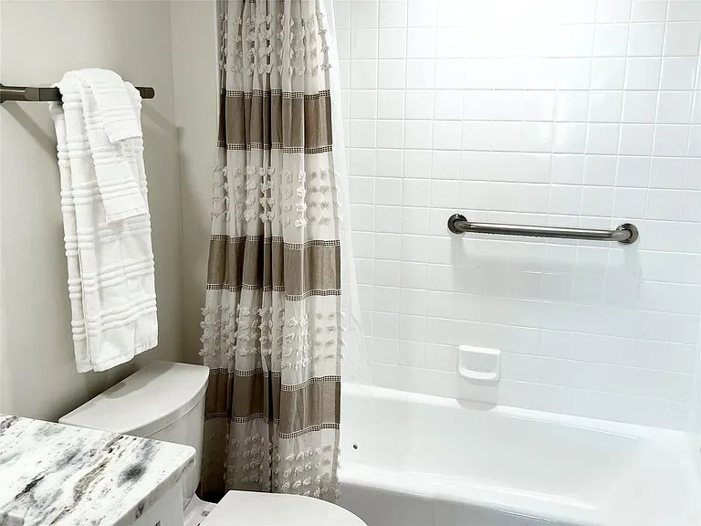 40 NE Plantation Rd #410 — Photo 16