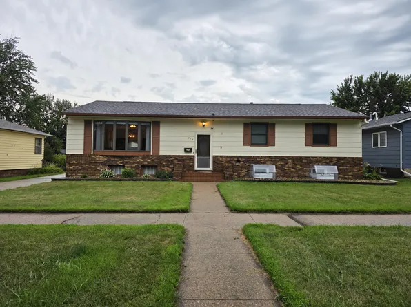 876 11th St SW, Huron, SD 57350