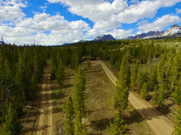 6 High Country Dr, Dubois, WY 82513