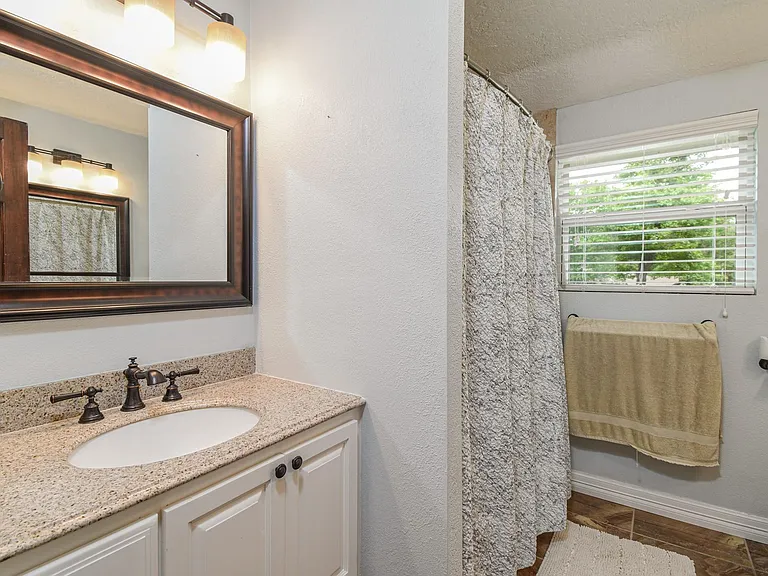 310 Prince Of Wales St — Photo 15