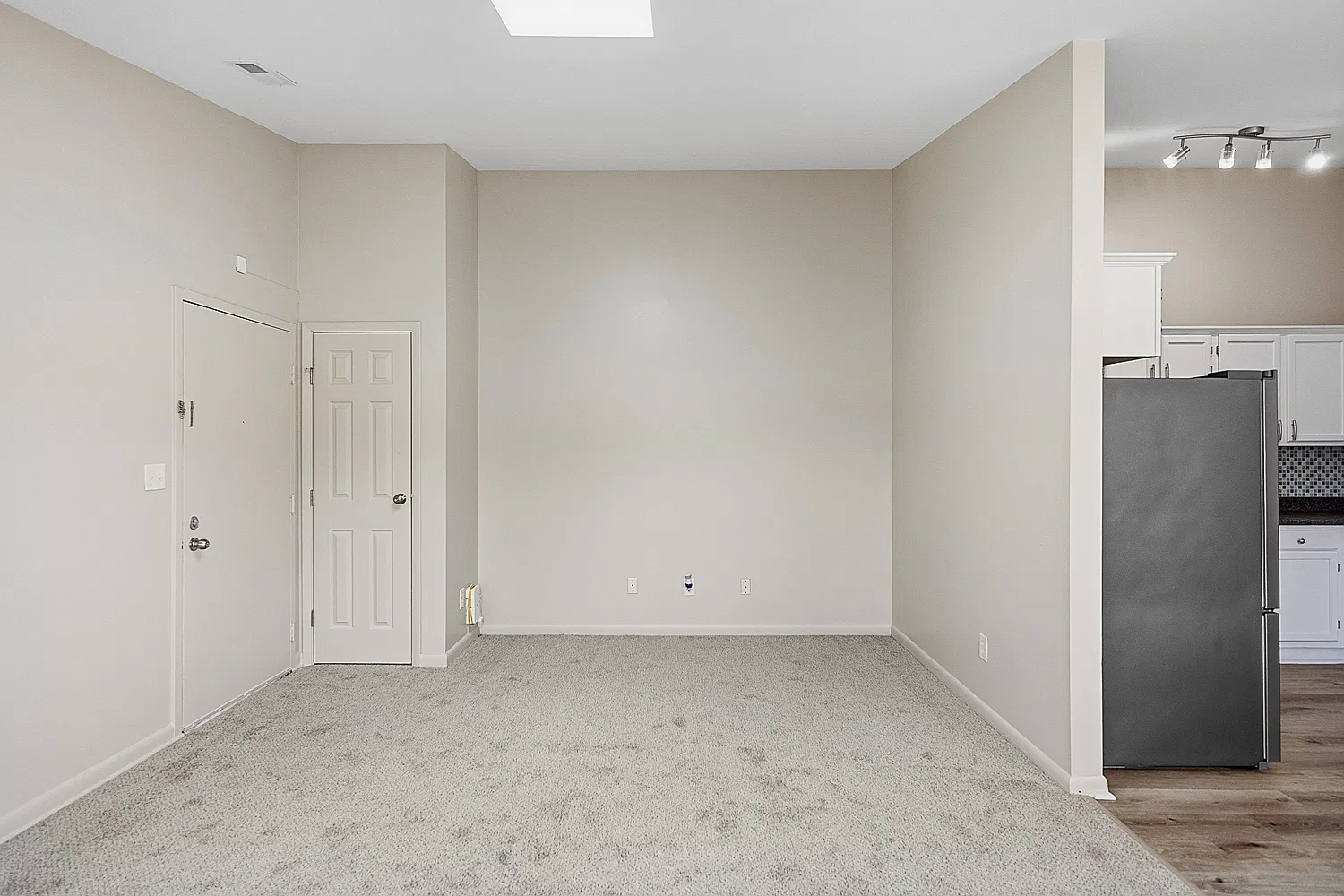 2 bed, 1.5 bath, 900 sqft, $1,650 — Photo 3