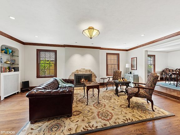 5th image of 916 Judson Ave