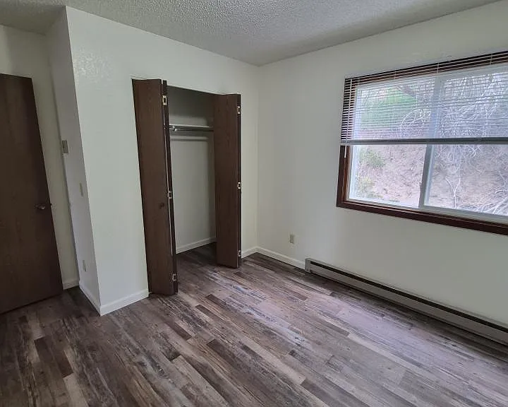 1907 Burnstead Dr — Photo 5