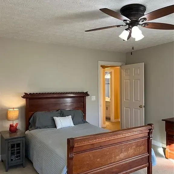 2438 Kings Arms Dr — Photo 4