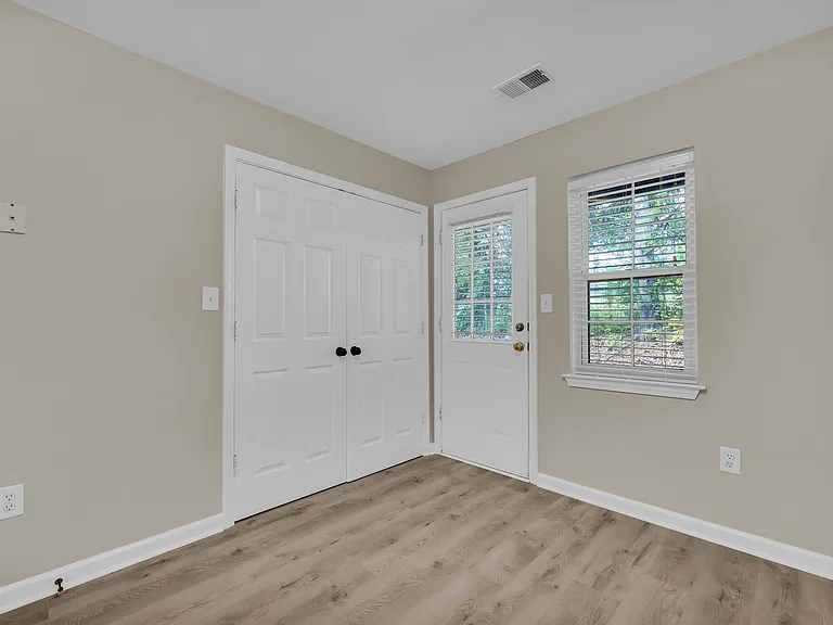 100 Woodstone Dr #7 — Photo 23