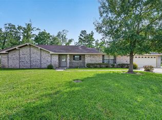 210 Woodhaven St, Highlands, TX 77562