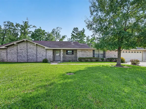 210 Woodhaven St, Highlands, TX 77562