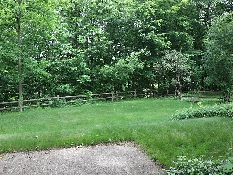 4564 Stoneledge Ln — Photo 4