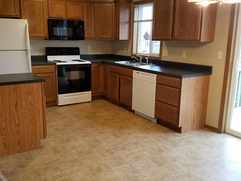 1st image of 605 Almond Ave