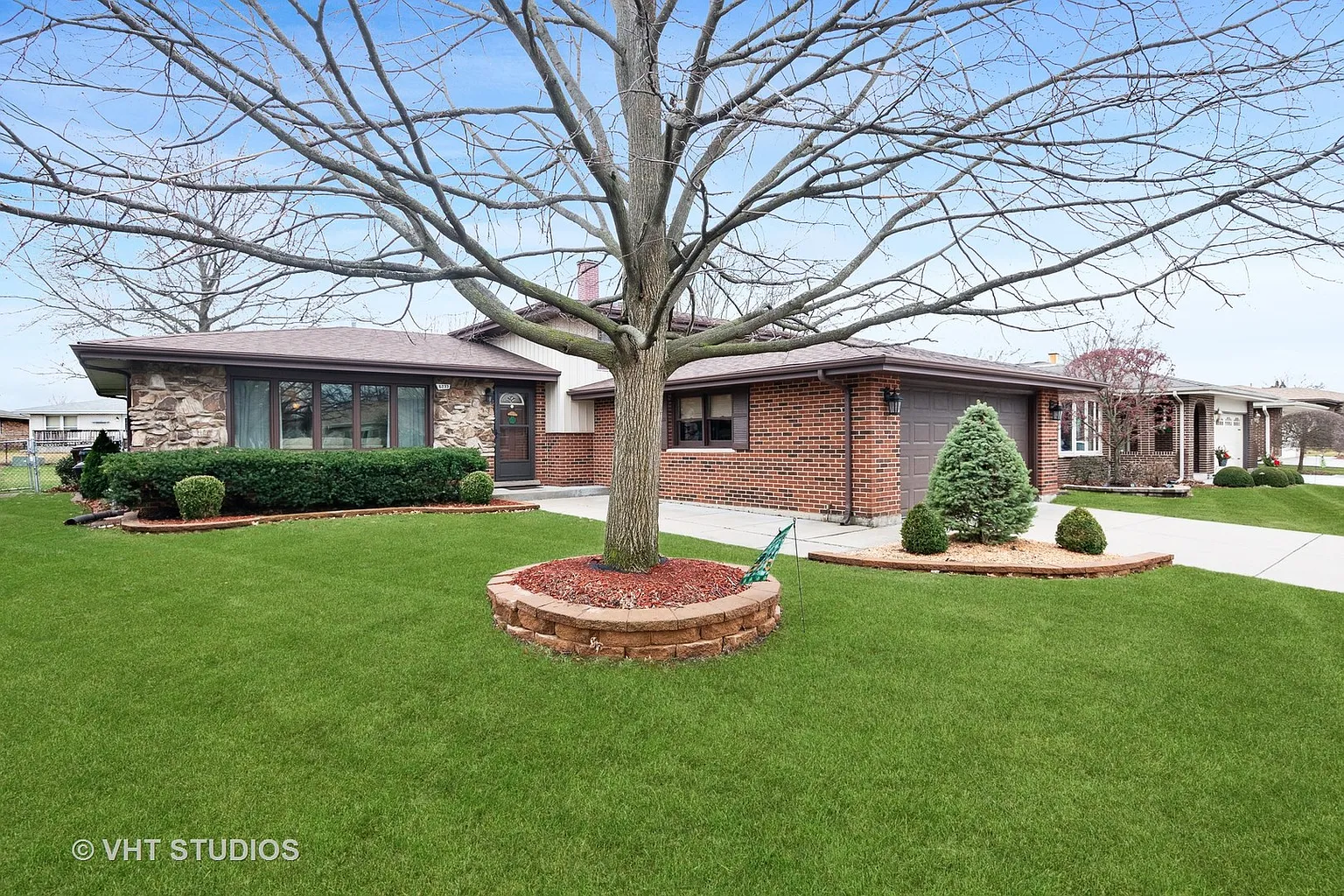 6233 Dolores Dr photo 1